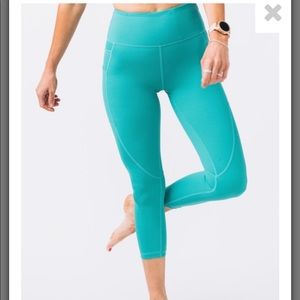 Zyia Emerald Light and Tight High- Rise Capri 20”